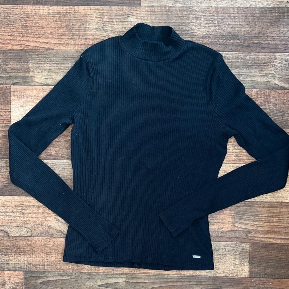 Hollister Black Ribbed mock neck long sleeve cut out back chic small